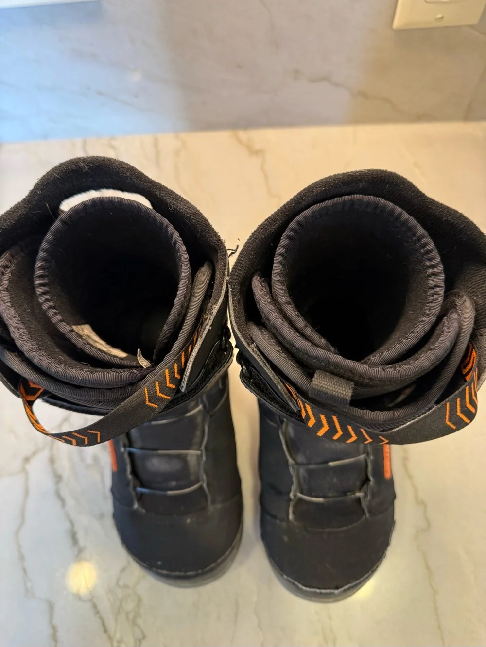 Burton snowboard boots deluxe. Kids size 3.